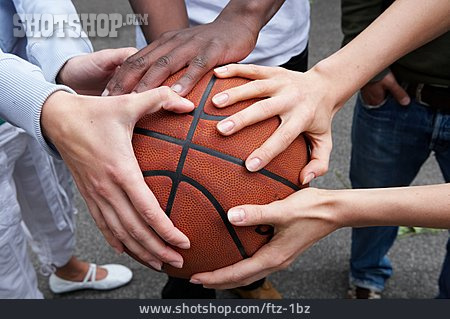 
                Gemeinsam, Basketball, Multikulturell                   