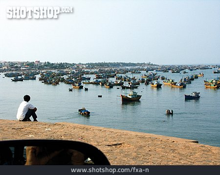 
                Boot, Hafen, Sehnsucht, Vietnam                   