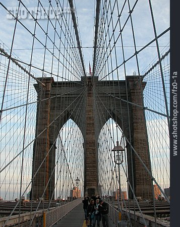 
                New York, Brooklyn Bridge                   