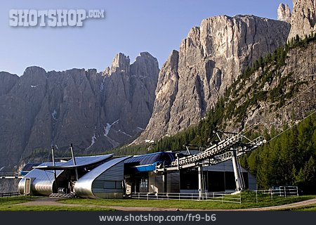 
                Dolomiten, Skistation, Sellagruppe, Bergbahnstation                   
