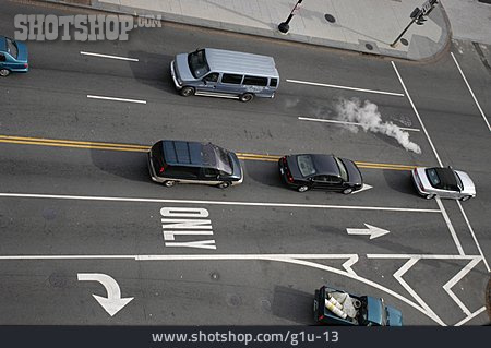 
                Auto, Straße, Straßenverkehr                   