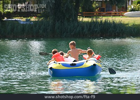 
                Paddeln, Schlauchboot, 4 Kinder                   