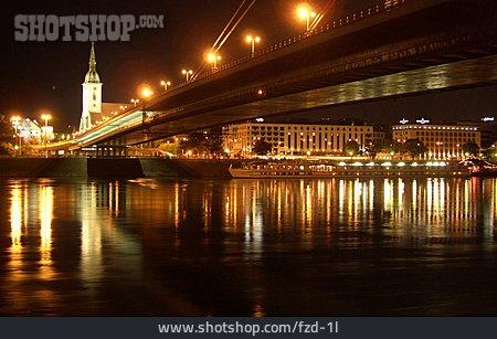 
                Slowakei, Bratislava, Neue Brücke                   