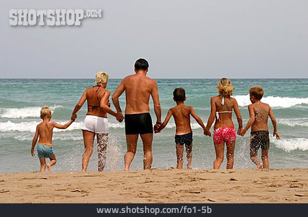 
                Strand, Wellen, Familie                   