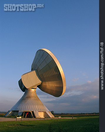 
                Satellit, Radioteleskop, Parabolspiegel                   