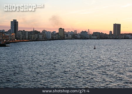 
                Sonnenuntergang, Skyline, Havanna                   