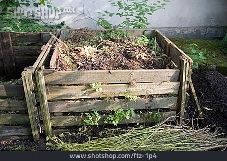 
                Kompost, Komposthaufen, Kompostierung                   