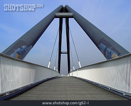
                Brücke, Pylon                   