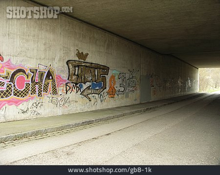 
                Tunnel, Graffiti                   