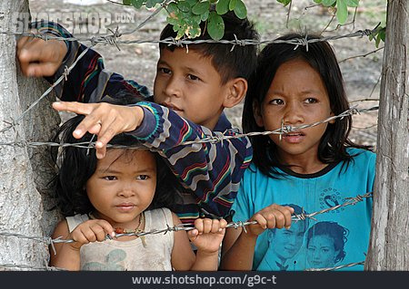 
                Kind, 3 Kinder, Asiatisch                   