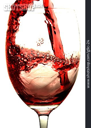 
                Eingießen, Weinglas, Rotwein                   