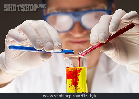 
                Wissenschaftler, Chemikalie, Reagenzglas                   