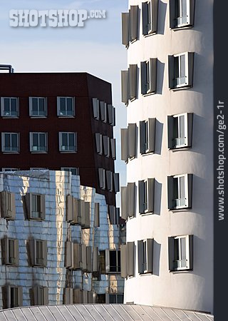 
                Design, Moderne Baukunst, Medienhafen, Düsseldorf, Zollhof, Frank O. Gehry                   