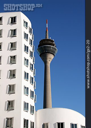 
                Medienhafen, Düsseldorf, Zollhof                   