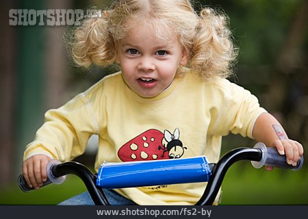 
                Mädchen, Fahrradfahren, Kinderfahrrad                   