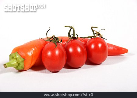 
                Gesunde Ernährung, Chilli, Tomaten, Pepperonis                   