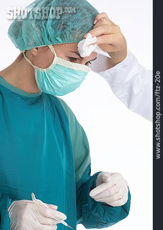 
                Operation, Chirurgin                   