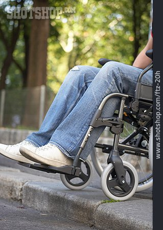 
                Bordstein, Rollstuhl, Behindertengerecht                   