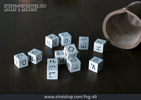 
                Würfelspiel, Buchstabenwürfel, Buchstabenspiel, Kreuzwort Würfeln                   