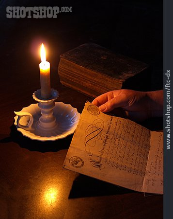 
                Lesen, Kerze, Brief, Kerzenlicht                   