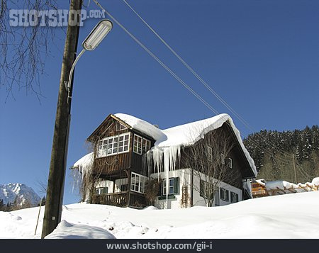 
                Holzhaus, Eiszapfen                   