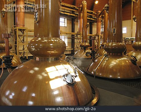 
                Whiskybrennerei, Destillation, Sudkessel                   