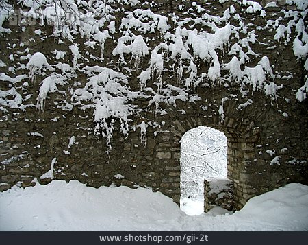 
                Schnee, Mauer, Torbogen                   
