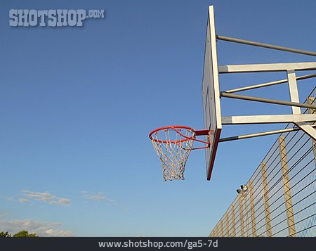 
                Zaun, Basketballkorb                   