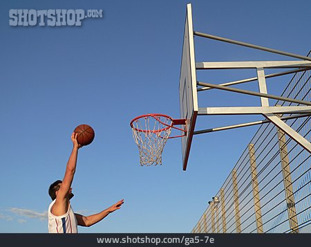
                Ball, Spieler, Basketballkorb                   