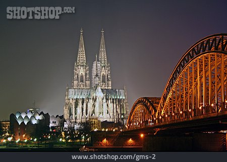 
                Kölner Dom, Rheinbrücke                   