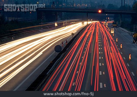 
                Langzeitbelichtung, Verkehr, Autobahn, Straßenverkehr                   