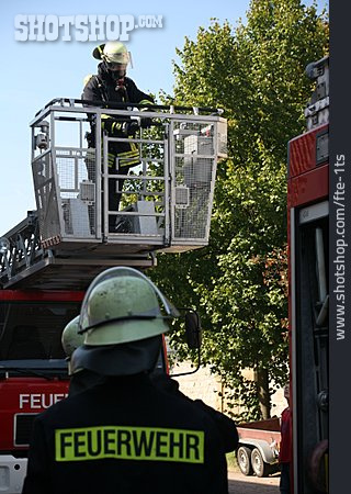 
                Feuerwehrmann, Feuerwehrauto                   