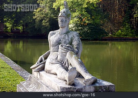 
                Skulptur, Schlosspark, Krieger                   