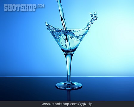 
                Wasser, Glas, Eingießen                   