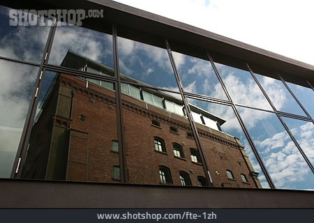 
                Glasfassade, Weimar                   