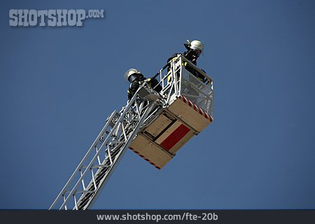 
                Feuerwehrmann, Feuerwehrleiter                   