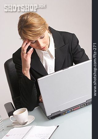 
                Geschäftsfrau, Streß & Belastung, Arbeitsplatz                   