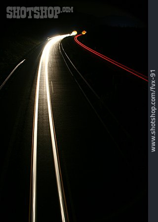 
                Langzeitbelichtung, Nacht, Autobahn, Leuchtspur                   