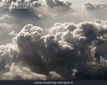 
                Nur Himmel, Wolkengebilde, Cumulus                   