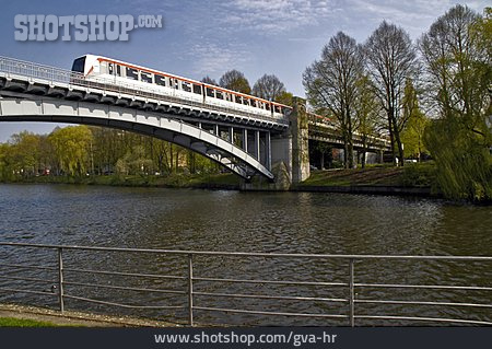 
                Schienenverkehr, öffentliches Verkehrsmittel, Hamburg                   