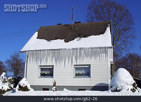 
                Wohnhaus, Winter, Eiszapfen                   