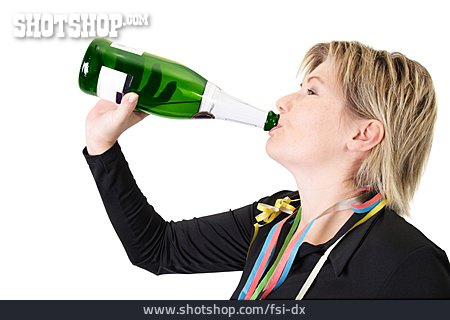 
                Junge Frau, Trinken, Flasche                   