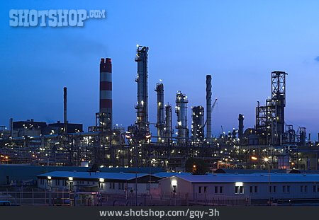 
                Raffinerie, Chemische Industrie, Erdölraffinerie                   