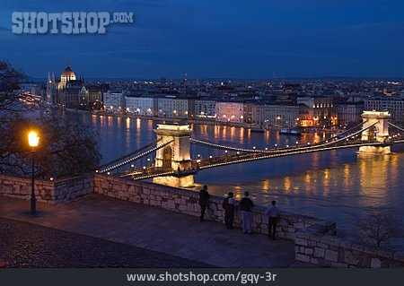 
                Donau, Budapest, Kettenbrücke                   