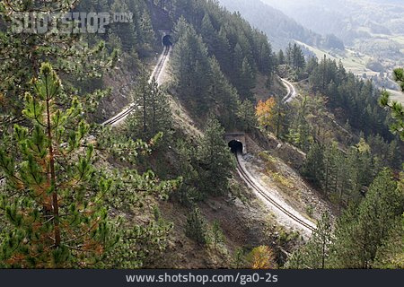 
                Tunnel, Gleise, Abhang                   