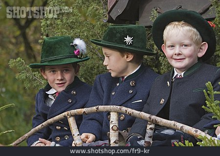 
                Tradition, 3 Kinder, Bayern                   