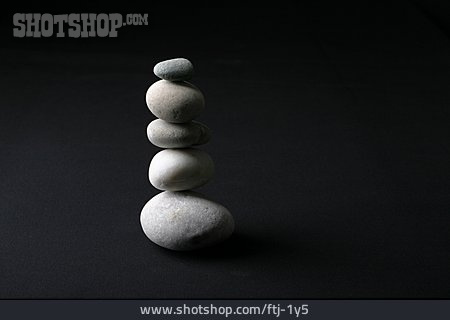 
                Gleichgewicht, Steinpyramide                   