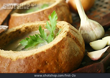 
                Suppe, Brotlaib                   