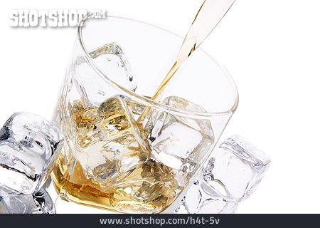 
                Drink, Eiswürfel, Whisky, Einschenken                   