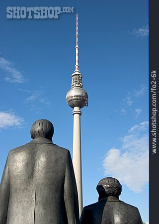 
                Berlin, Fernsehturm, Alexanderplatz, Marx-engels-forum                   